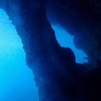 diving-in-koh-tao-thailand-through-cavern-adventure