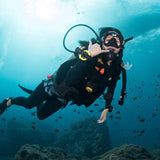 diver-enjoying-dive