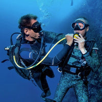 diver-rescue-octopus-air-supplier